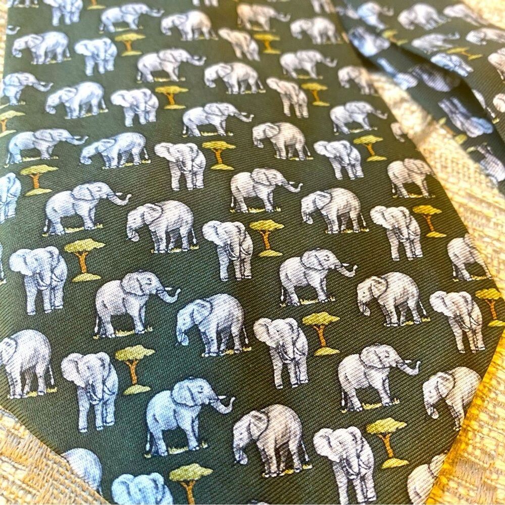Brooks Brothers Basics Pure Silk Green Tie Elephant Tie Novelty Animal Olive